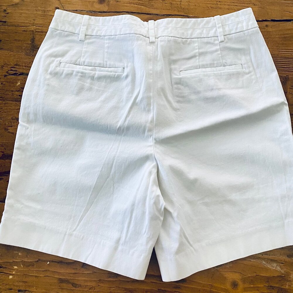 Talbots Perfect Shorts White Size 8 - Picture 3 of 3
